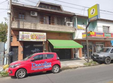 Local comercial · 1m² · 8 Ambientes · 2 Locales con Fondo Libre y Vivienda en P. A. en Zona Muy Comercial