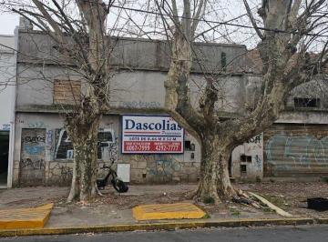 Casa · 1m² · 1 Ambiente · 1 Cochera · Lote en Excelente Ubicación!