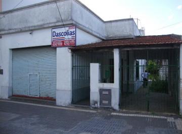 Casa · 1m² · 3 Ambientes · 1 Cochera · Casa de 3 Amb. con Local y Fondo Libre