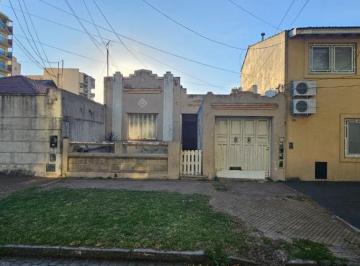 Casa · 250m² · 8 Ambientes · 1 Cochera · Propiedad de Corte Antiguo Ideal Emprendimiento o Inversion Para Renta en Excelente Ubicacion