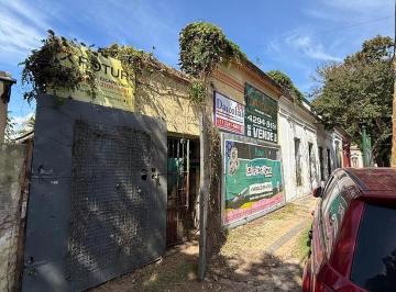 Casa · 1m² · 1 Ambiente · 1 Cochera · Lote con Propiedad a Demoler, Excelente Ubicación!