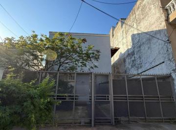 Casa · 1m² · 4 Ambientes · 2 Cocheras · Hermosa Propiedad en Excelente Ubicación!