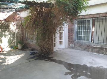 Casa · 1m² · 4 Ambientes · 1 Cochera · Casa Para 2 Familias
