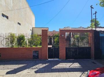 Casa · 1ha · 2 Ambientes · Casa de 2 Amb C/jardin Al Frente