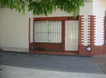 Casa · 1ha · 4 Ambientes · Casa Tipo PH Sobre Esquina Todo Individual