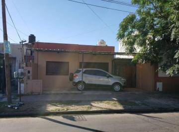 Casa · 1m² · 4 Ambientes · 1 Cochera · Casa de 4 Amb. con Entrada de Auto