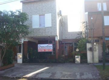 Casa · 1m² · 5 Ambientes · 1 Cochera · Excelente Casa C/cochera