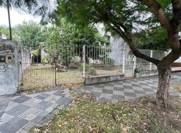Casa · 63m² · 3 Ambientes · 3 Cocheras · Casa con Gran Lote en Muy Buena Ubicación!