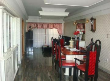 Casa · 1m² · 3 Ambientes · 1 Cochera · Chalet en 2 Plantas