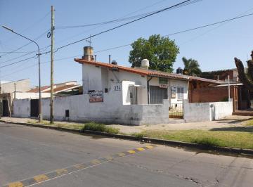 Casa · 1m² · 3 Ambientes · 1 Cochera · Casa C/entrada Para Auto