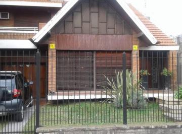 Casa · 1m² · 4 Ambientes · 1 Cochera · Muy Linda Casa de 3 Dorm.!