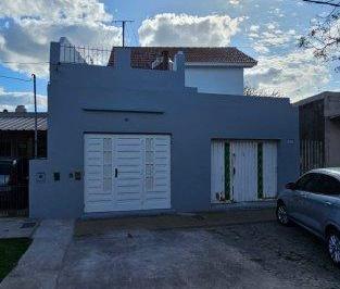 PH · 1m² · 4 Ambientes · 1 Cochera · PH Al Frente C/garage