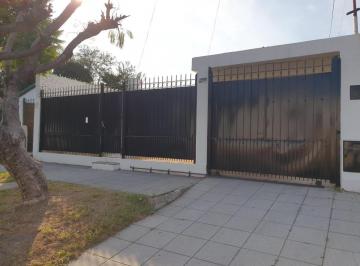 Casa · 150m² · 4 Ambientes · 1 Cochera · Casa 4 Amb. C/jardin y Garage