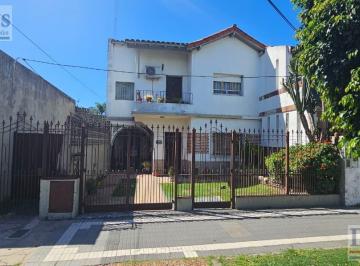 Casa · 160m² · 6 Ambientes · 3 Cocheras · Casa en Venta en Banfield Oeste con Galpón y Vivienda Para 2 Familias