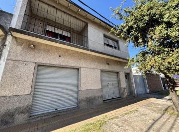Casa de 3 ambientes, Almirante Brown · Propiedad Única con Locales, Departamento, Quincho y Gran Fondo