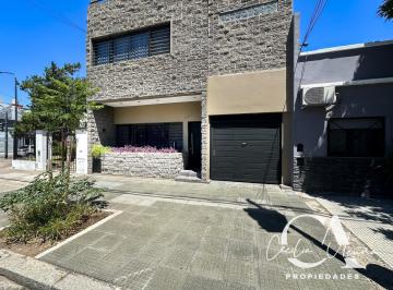 Casa · 217m² · 5 Ambientes · 2 Cocheras · Venta Casa en Saavedra