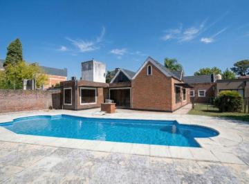 Casa de 4 ambientes, Lomas de Zamora · Casa de 4 Ambientes en Venta en Llavallol con Parque, Quincho y Pileta.