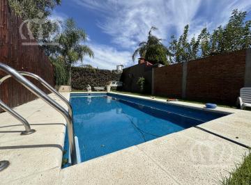Casa · 125m² · 3 Ambientes · 1 Cochera · Venta Casa - 3 Ambientes - Fondo con Pileta - Gimnasio - Lanús Oeste