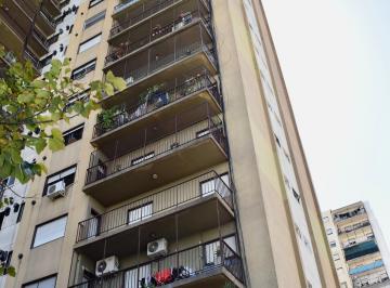 Departamento de 3 ambientes, Monte Castro · 3 Amb + Cochera Cubierta Todo Luz y Sol Apto Credito