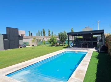 Foto · La Pampeana Casa en Planta Baja con Pileta y Quincho