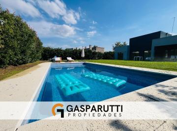 Casa · 180m² · 4 Ambientes · 4 Cocheras · Casa en Venta en San Matías en Una Planta