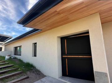 Casa de 4 ambientes, Mendiolaza · Moderna Casa a Estrenar de Categoría de Tres Dorm. en Estancia Q2 en Venta