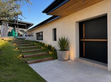 Casa de 4 ambientes, Mendiolaza · Moderna Casa a Estrenar de Categoría de Tres Dorm. en Estancia Q2 y Habitacion Servicio