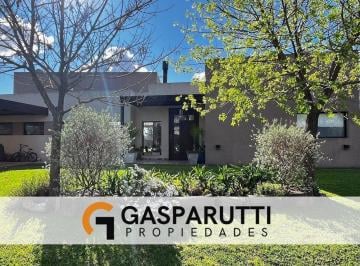 Casa · 166m² · 4 Ambientes · 5 Cocheras · Casa en Venta en San Matias