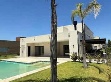 Casa de 4 ambientes, Esteban Echeverría · Hermosa Casa en Alquiler en Lagos de Canning