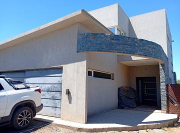 Casa · 270m² · 10 Ambientes · 2 Cocheras · Venta - Casa 4 Dorm, B° Privado 5 Soles - Ruta 151 - Cinco Saltos