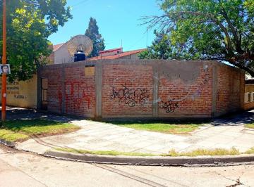 Local comercial · 227m² · 1 Ambiente · Local - Lote Comercial 23 7 m² Esquina - Cipolletti - Centro