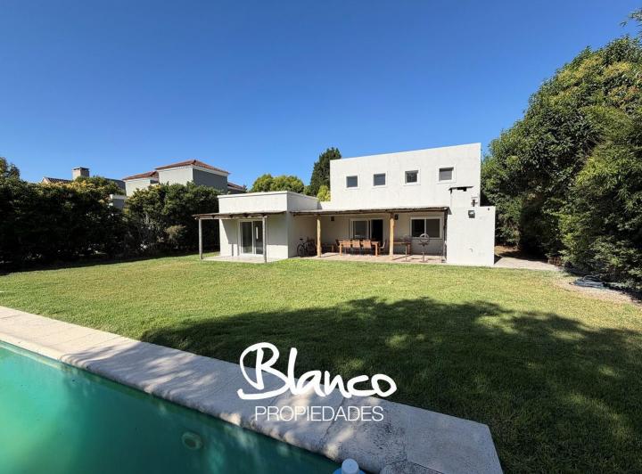 Casa · 179m² · 5 Ambientes · 1 Cochera