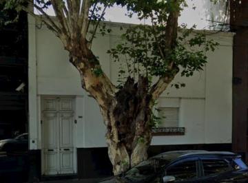 Casa · 199m² · 3 Dormitorios · Venta Casa a Refaccionar Santa Fe 740