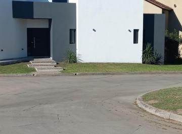 Casa de 8 ambientes, Córdoba · Casa en Las Terrazas - Valle Escondido
