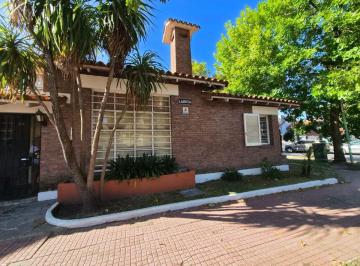 Casa de 5 ambientes, Lomas de Zamora · Uso Profesional o Comercial
