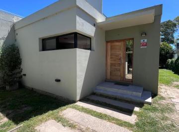 Casa · 73m² · 3 Ambientes · 1 Cochera · Venta de Casa en City Bell