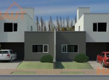 PH · 124m² · 4 Ambientes · 1 Cochera · PH en Venta en Cipolletti