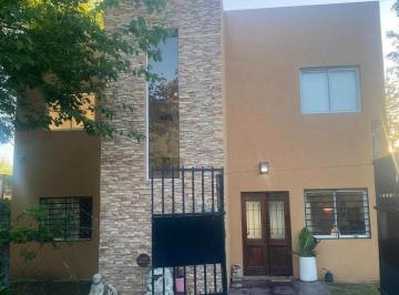 Casa · 100m² · 3 Ambientes · 1 Cochera · Casa Sobre Lote Propio en Barrio La Pista (Barrio Abierto)