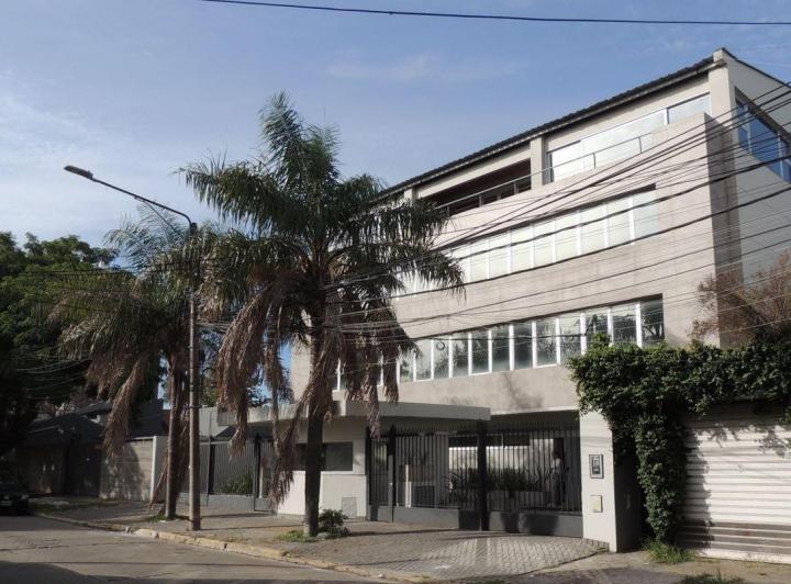 Edificio · 2545m² · 12 Ambientes · 10 Cocheras