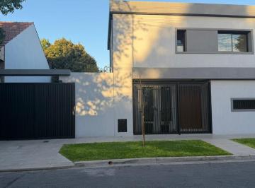 Casa · 115m² · 4 Ambientes · 2 Cocheras · Casa 4 Amb a Estrenar Cochera y Patio