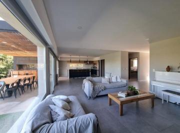 Casa · 225m² · 6 Ambientes · 2 Cocheras · Casa en San Matias a La Venta
