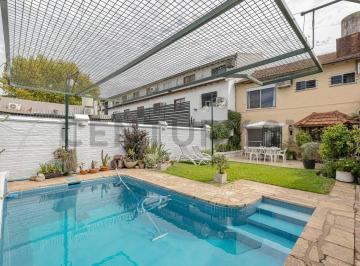 Casa · 211m² · 4 Ambientes · 3 Cocheras · Casa en Venta Haedo 4 Ambientes Lote Propio con Pileta Quincho y Cochera