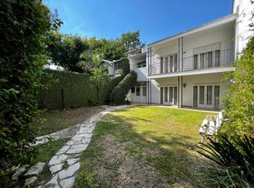 Casa · 225m² · 10 Ambientes · Venta en Bloque de Dos PH en Martínez