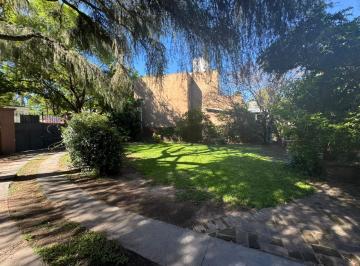 Casa · 261m² · 7 Ambientes · 2 Cocheras · Casa a La Venta 3 Dorm. en Fisherton con Jardin Verde