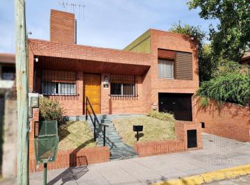 Casa · 161m² · 8 Ambientes · 3 Cocheras · Venta Casa de 3 Ambientes Más 3 Departamentos de 2 Ambientes en Tigre