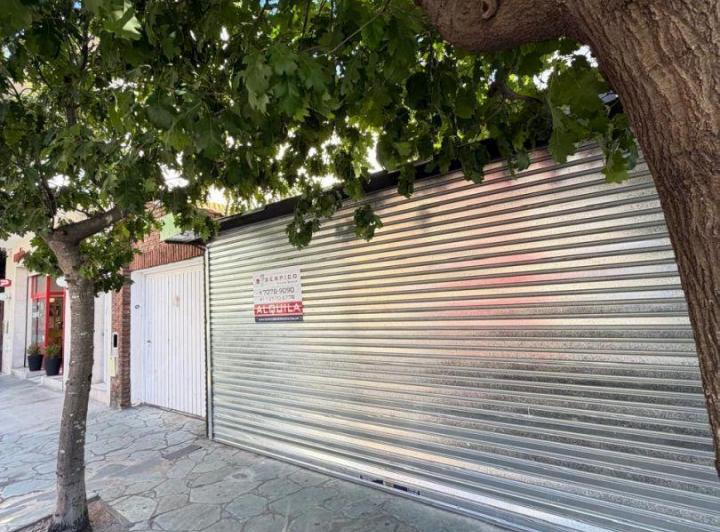 Local comercial · 200m² · 4 Ambientes · 2 Cocheras