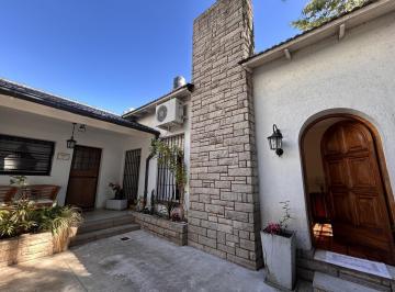 Casa · 164m² · 4 Ambientes · 1 Cochera · Casa en Vicente López