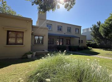 Casa · 370m² · 5 Ambientes · 2 Cocheras · ¡Venta! Casa en Chacras de La Villa ¡Suite en Planta Baja! ¡Con Escritura!