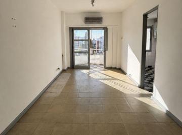 Departamento de 3 ambientes, Flores · Oportunidad! Depto 3 Ambientes Piso Alto Muy Luminoso con Vista Abierta y Expensas Bajas!