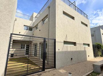 Casa · 102m² · 3 Dormitorios · 1 Cochera · Casa Duplex 3 Dorm. con Cochera y Parrila